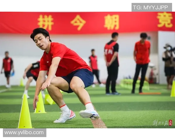 邓炳强足球明星队勇夺冠军展现团队精神与拼搏精神的辉煌历程